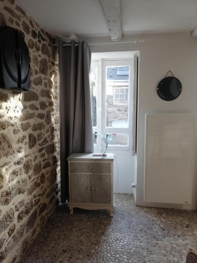 Maison De Pecheur Typique Presqu'ile Jacut Sur Saint-Jacut-de-la-Mer